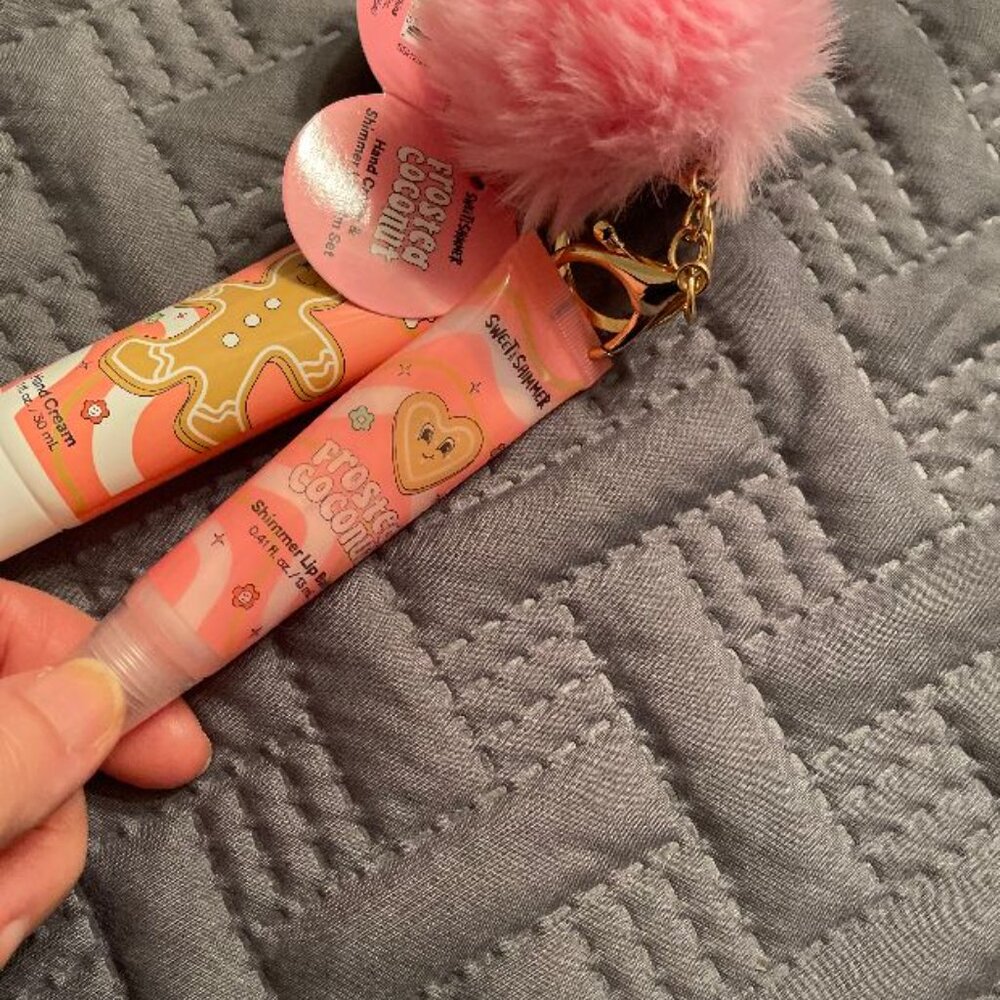 FREE W/ANY PURCHASE KEYCHAIN WITH PINK PUFF, HAND CREAM, LIP BALM NWT $5 - Picture 2 of 2